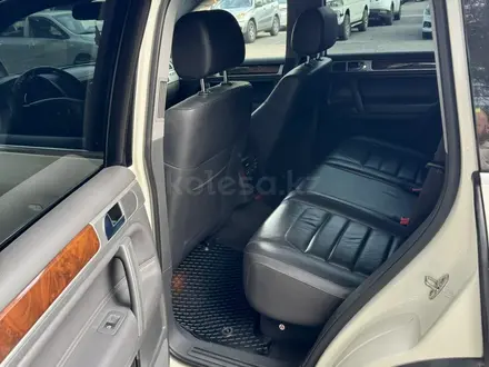 Volkswagen Touareg 2007 года за 8 000 000 тг. в Алматы – фото 16