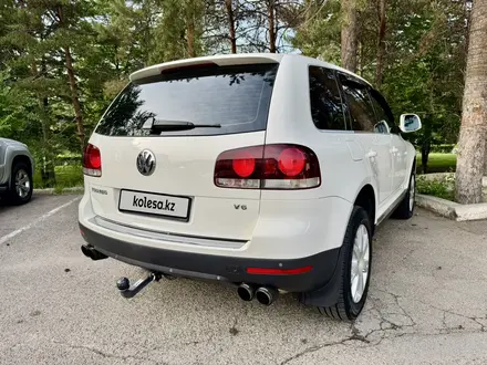 Volkswagen Touareg 2007 года за 8 000 000 тг. в Алматы – фото 18