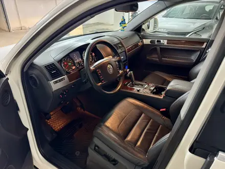 Volkswagen Touareg 2007 года за 8 000 000 тг. в Алматы – фото 10