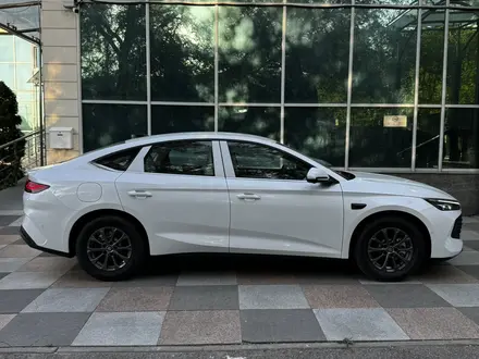 BYD Qin L DM-i 2025 года за 9 690 000 тг. в Алматы – фото 5