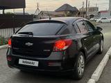Chevrolet Cruze 2013 года за 2 000 000 тг. в Уральск – фото 2