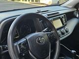 Toyota RAV4 2017 года за 8 500 000 тг. в Актобе – фото 2