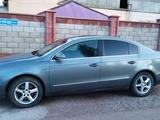 Volkswagen Passat 2006 года за 3 500 000 тг. в Тараз – фото 4