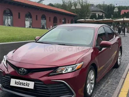 Toyota Camry 2020 года за 11 000 000 тг. в Алматы – фото 3