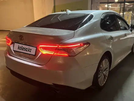 Toyota Camry 2019 года за 12 500 000 тг. в Алматы – фото 4