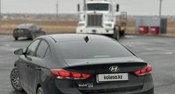 Hyundai Elantra 2017 года за 4 500 000 тг. в Атырау – фото 2