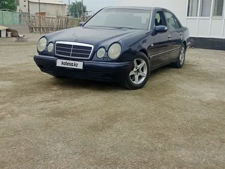 Mercedes-Benz E 230 1997 года за 1 800 000 тг. в Астана