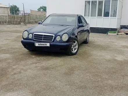 Mercedes-Benz E 230 1997 года за 1 800 000 тг. в Астана – фото 2
