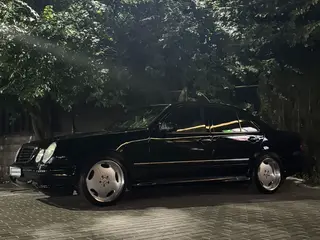 Mercedes-Benz E 55 AMG