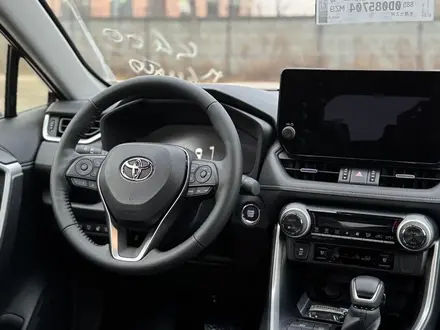 Toyota RAV4 Luxe+ 2025 года за 21 500 000 тг. в Актобе – фото 14