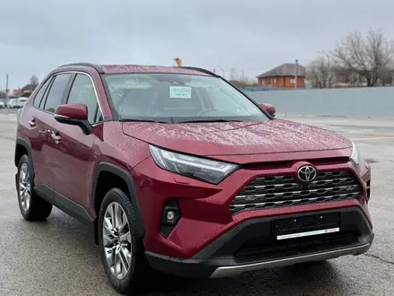 Toyota RAV4 Luxe+ 2025 года за 21 500 000 тг. в Актобе
