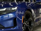 Chevrolet Camaro 2021 года за 18 190 000 тг. в Алматы – фото 3