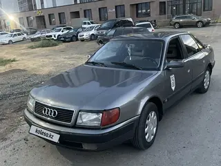 Audi 100