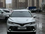 Toyota Camry 2020 года за 13 900 000 тг. в Астана – фото 2