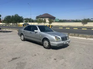 Mercedes-Benz E 230