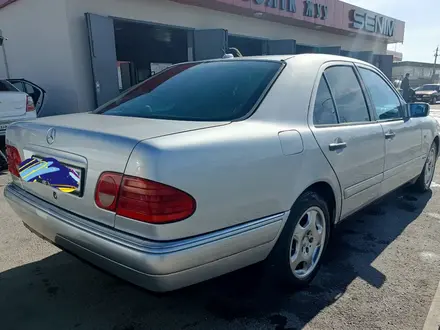 Mercedes-Benz E 240 1997 года за 2 700 000 тг. в Шымкент – фото 5