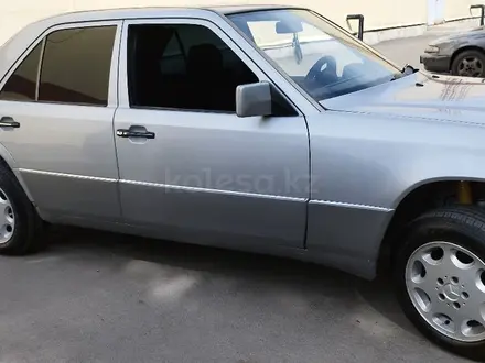 Mercedes-Benz E 230 1991 года за 1 900 000 тг. в Алматы – фото 21