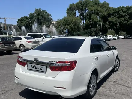 Toyota Camry 2014 года за 11 850 000 тг. в Алматы – фото 4