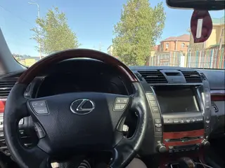 Lexus LS 460