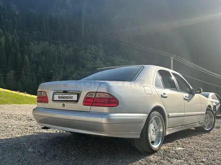 Mercedes-Benz E 320 1999 года за 6 100 000 тг. в Алматы – фото 18