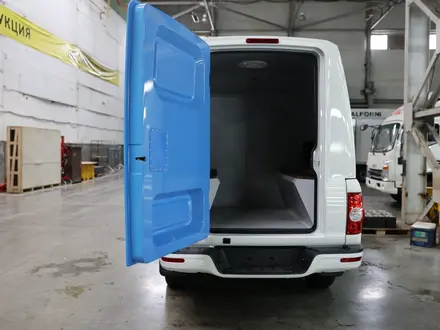 Высокий стеклопластиковый фургон с задней дверью для автомобиля JAC T6 за 3 000 000 тг. в Атырау – фото 2