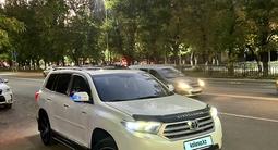 Toyota Highlander 2011 года за 13 000 000 тг. в Караганда