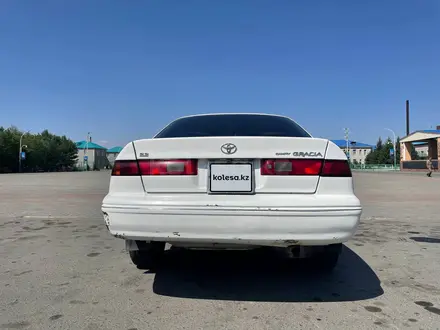 Toyota Camry 1998 года за 3 575 000 тг. в Семей – фото 4