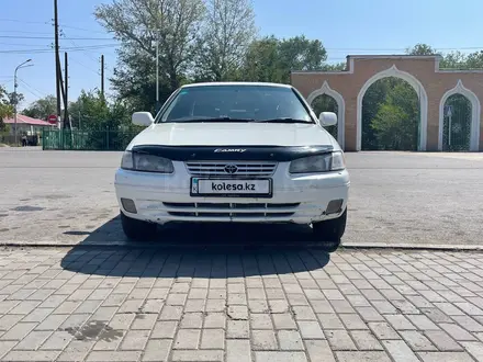 Toyota Camry 1998 года за 3 575 000 тг. в Семей – фото 3