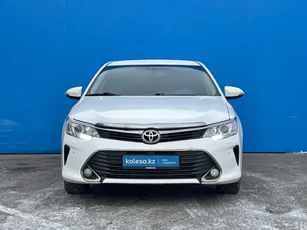 Toyota Camry 2015 года за 10 580 000 тг. в Алматы – фото 2