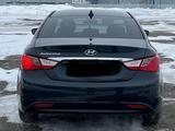 Hyundai Sonata 2011 года за 6 800 000 тг. в Уральск – фото 2