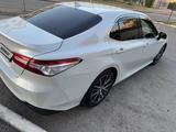 Toyota Camry 2021 года за 15 900 000 тг. в Павлодар – фото 2
