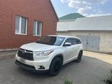 Toyota Highlander 2016 года за 8 500 000 тг. в Актобе – фото 2