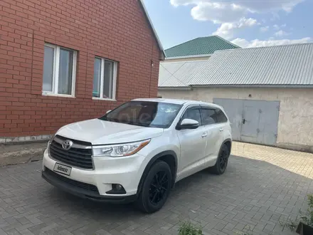 Toyota Highlander 2016 года за 8 500 000 тг. в Актобе – фото 2
