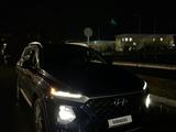 Hyundai Santa Fe 2020 года за 10 000 000 тг. в Уральск – фото 3