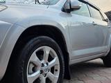Toyota RAV4 2010 года за 8 500 000 тг. в Алматы – фото 2