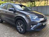 Toyota RAV4 2017 года за 9 950 000 тг. в Алматы – фото 2