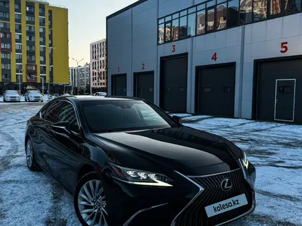 Lexus ES 250 2019 года за 28 500 000 тг. в Астана