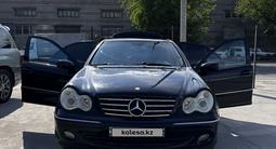 Mercedes-Benz C 320 2000 года за 3 000 000 тг. в Семей – фото 2