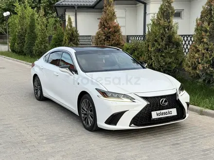Lexus ES 350 2019 года за 20 000 000 тг. в Шымкент