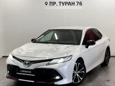 Toyota Camry 2020 года за 14 000 000 тг. в Астана