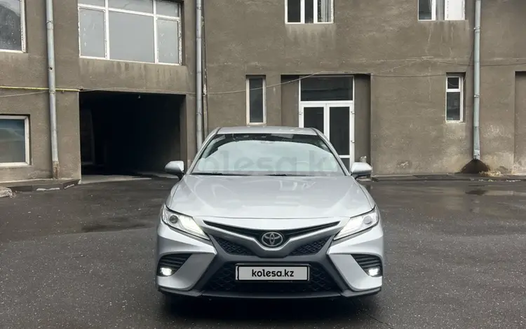 Toyota Camry 2017 года за 9 900 000 тг. в Уральск