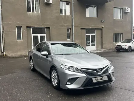 Toyota Camry 2017 года за 9 900 000 тг. в Уральск – фото 8