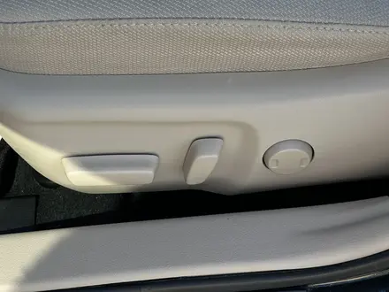Toyota Camry 2012 года за 8 300 000 тг. в Атырау – фото 10