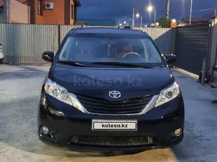 Toyota Sienna 2014 года за 10 800 000 тг. в Атырау – фото 2