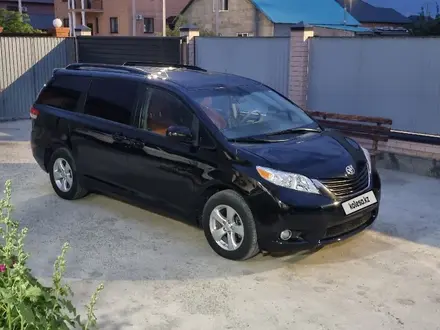 Toyota Sienna 2014 года за 10 800 000 тг. в Атырау