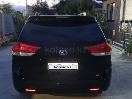 Toyota Sienna 2014 года за 10 800 000 тг. в Атырау – фото 4