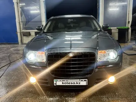 Chrysler 300C 2005 года за 6 200 000 тг. в Алматы – фото 15