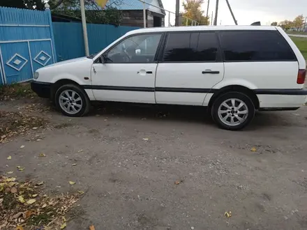 Volkswagen Passat 1993 года за 1 250 000 тг. в Денисовка – фото 2