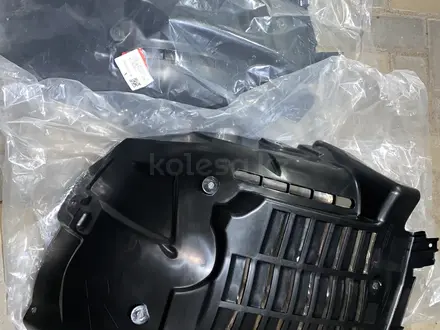 Подкрылки Range Rover 12-22 за 500 тг. в Алматы