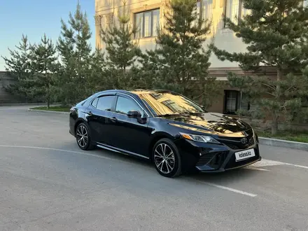 Toyota Camry 2019 года за 10 200 000 тг. в Алматы – фото 17